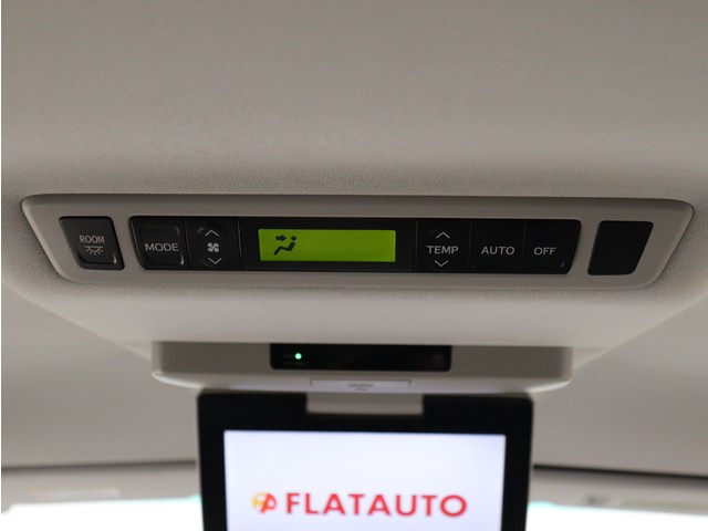 後部座席でエアコン温度をお好みで設定する
ことができます!