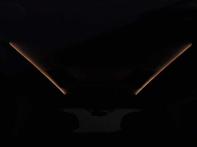 夜間に室内を照らしてくれるルームライトで
す♪♪