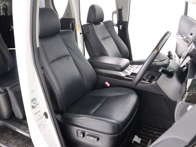 内装の状態も非常にクリーンな状態です｡
ご納車前には専門スタッフが
隅々までクリーニングを行います!