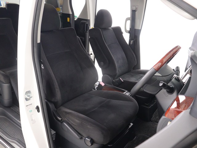 内装の状態も非常にクリーンな状態です｡
ご納車前には専門スタッフが
隅々までクリーニングを行います!