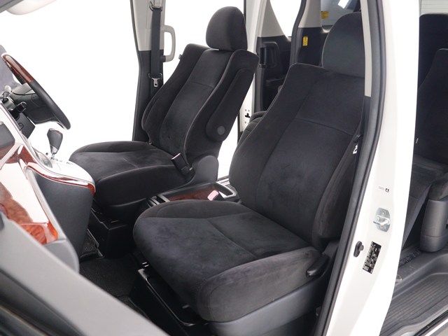 内装の状態も非常にクリーンな状態です｡
ご納車前には専門スタッフが
隅々までクリーニングを行います!