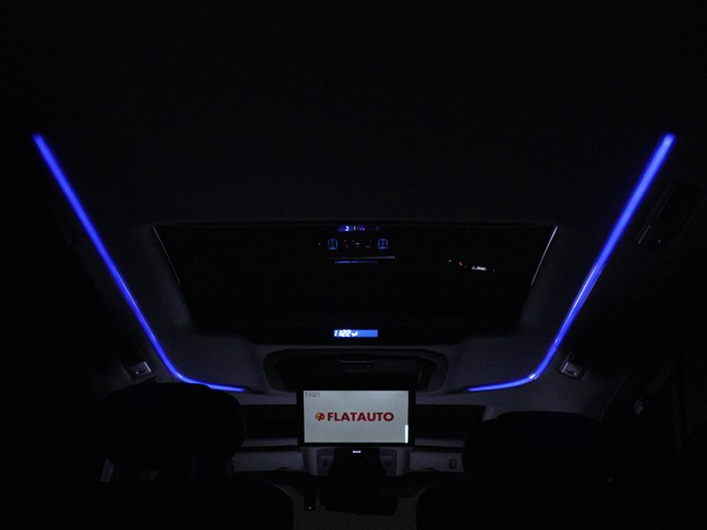 夜間に室内を照らしてくれるルームライトで
す♪♪