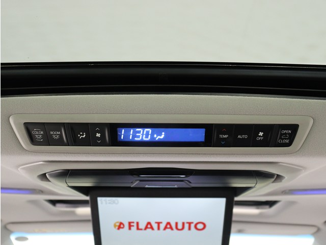 後部座席でエアコン温度をお好みで設定する
ことができます!