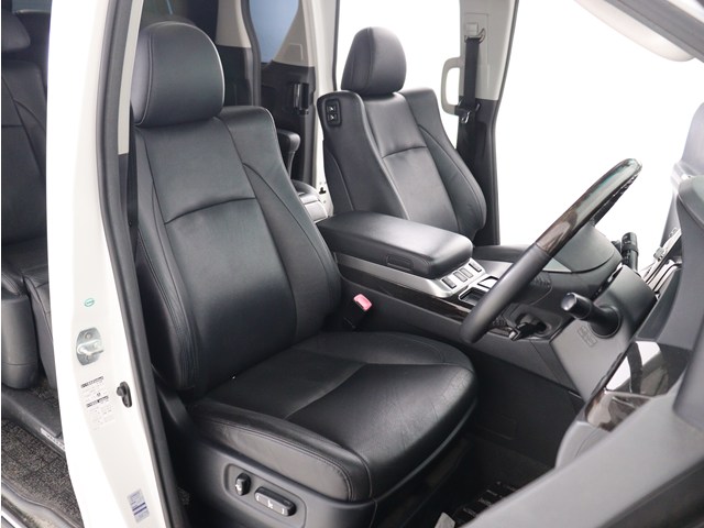 内装の状態も非常にクリーンな状態です｡
ご納車前には専門スタッフが
隅々までクリーニングを行います!