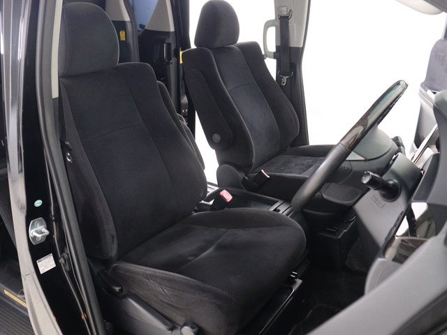 内装の状態も非常にクリーンな状態です｡
ご納車前には専門スタッフが
隅々までクリーニングを行います!