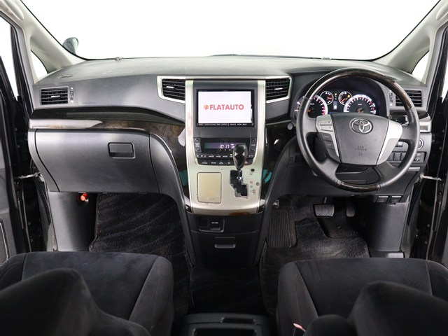 【運転席助手席も広々☆】
広々使えるのは後席だけではございません｡
国内最高峰ミニバンの特権ですね!