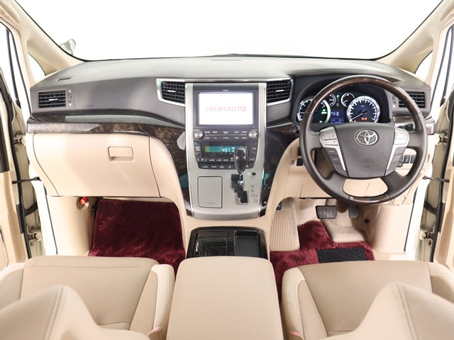 内装の状態も非常にクリーンな状態です｡
ご納車前には専門スタッフが
隅々までクリーニングを行います!