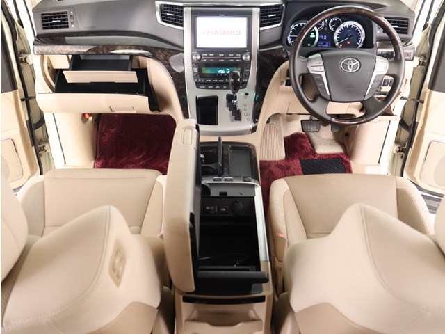 内装の状態も非常にクリーンな状態です｡
ご納車前には専門スタッフが
隅々までクリーニングを行います!