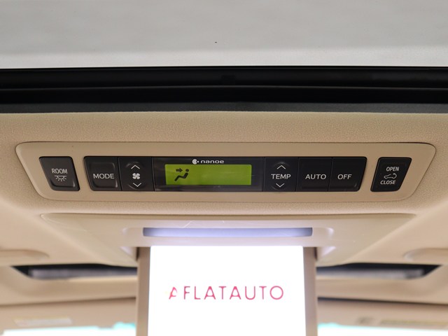 後部座席でエアコン温度をお好みで設定する
ことができます!
