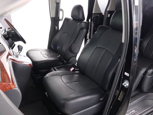 内装の状態も非常にクリーンな状態です｡
ご納車前には専門スタッフが
隅々までクリーニングを行います!