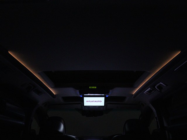 夜間に室内を照らしてくれるルームライトで
す♪♪