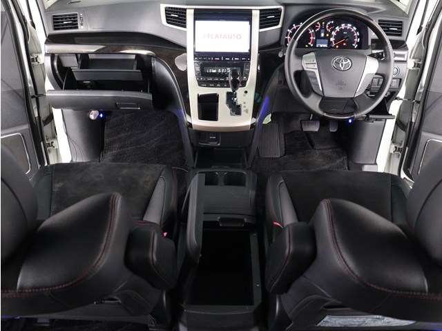 内装の状態も非常にクリーンな状態です｡
ご納車前には専門スタッフが
隅々までクリーニングを行います!