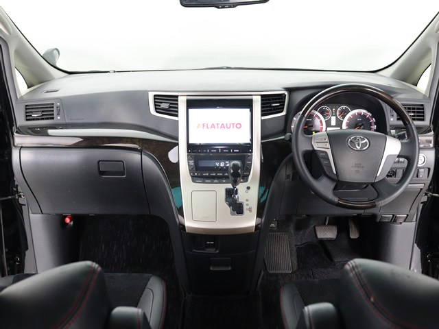 【運転席助手席も広々☆】
広々使えるのは後席だけではございません｡
国内最高峰ミニバンの特権ですね!