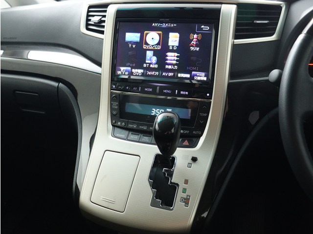 【大人気★ＡＬＰＩＮＥ　９インチナビ】
大画面で見やすいだけでなく､
インパネとの一体感もあり見た目も抜群!