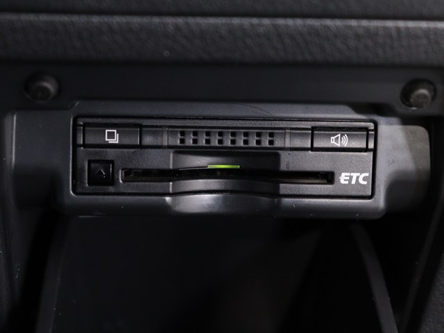 【ビルトインＥＴＣ】
後付けとは異なる一体感が魅力です｡
高速道路でストレスなく走行できます｡
