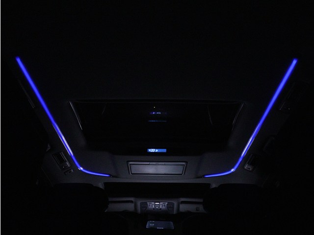 夜間に室内を照らしてくれるルームライトで
す♪♪