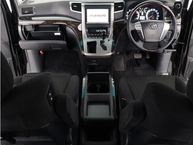 内装の状態も非常にクリーンな状態です｡
ご納車前には専門スタッフが
隅々までクリーニングを行います!