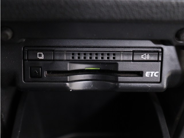 【ビルトインＥＴＣ】
後付けとは異なる一体感が魅力です｡
高速道路でストレスなく走行できます｡