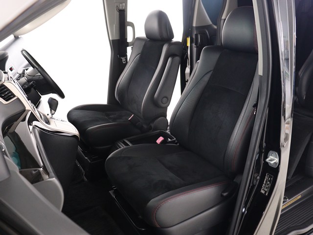 内装の状態も非常にクリーンな状態です｡
ご納車前には専門スタッフが
隅々までクリーニングを行います!