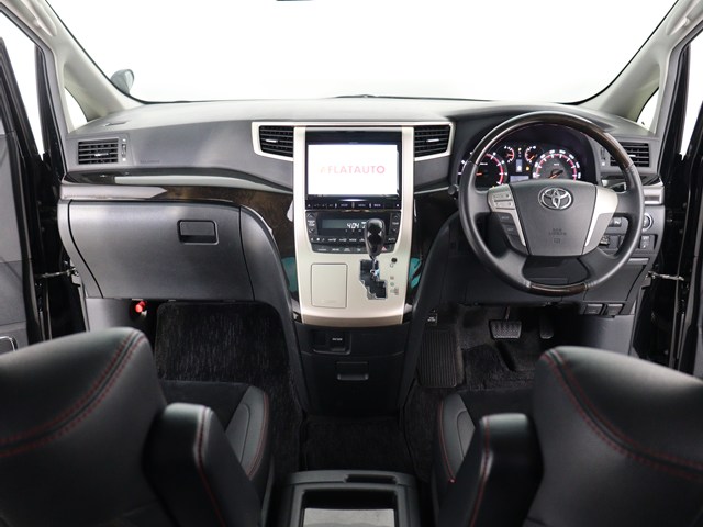 【運転席助手席も広々☆】
広々使えるのは後席だけではございません｡
国内最高峰ミニバンの特権ですね!