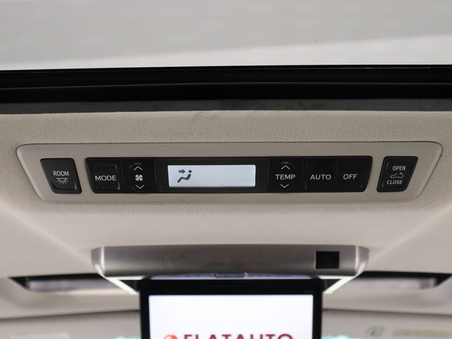 後部座席でエアコン温度をお好みで設定する
ことができます!