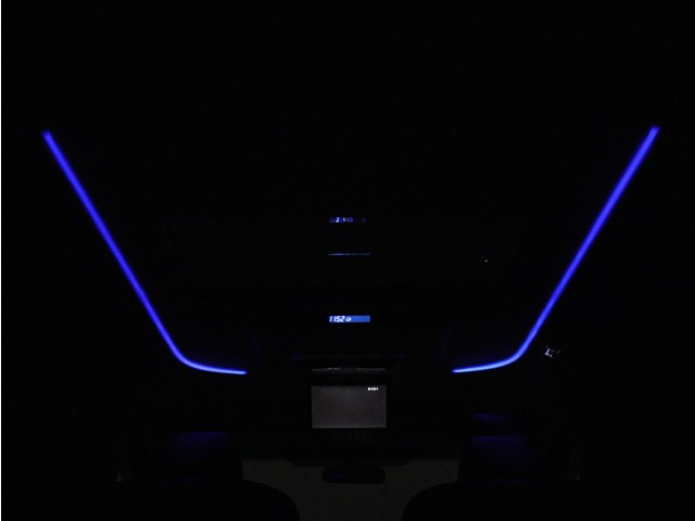 夜間に室内を照らしてくれるルームライトで
す♪♪