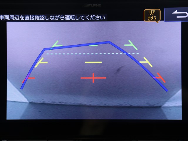【バックカメラ装備】
大きな車でも安心のバックカメラを完備!
後方も視認できるので安心安全に駐車可能!