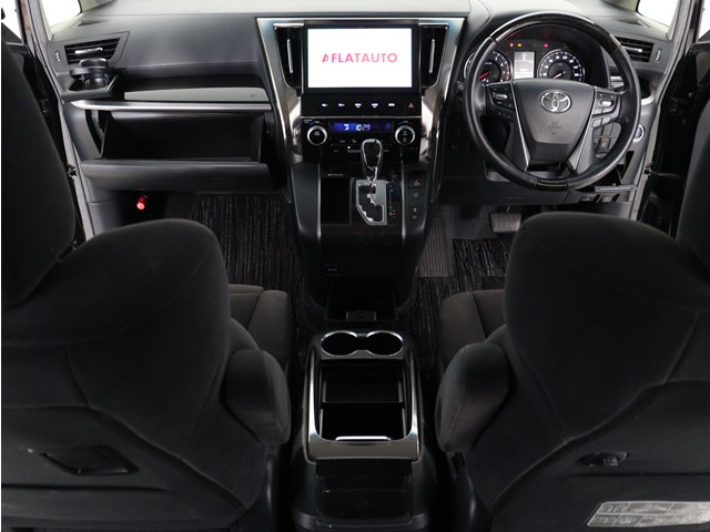 【運転席助手席も広々☆】
広々使えるのは後席だけではございません｡
国内最高峰ミニバンの特権ですね!