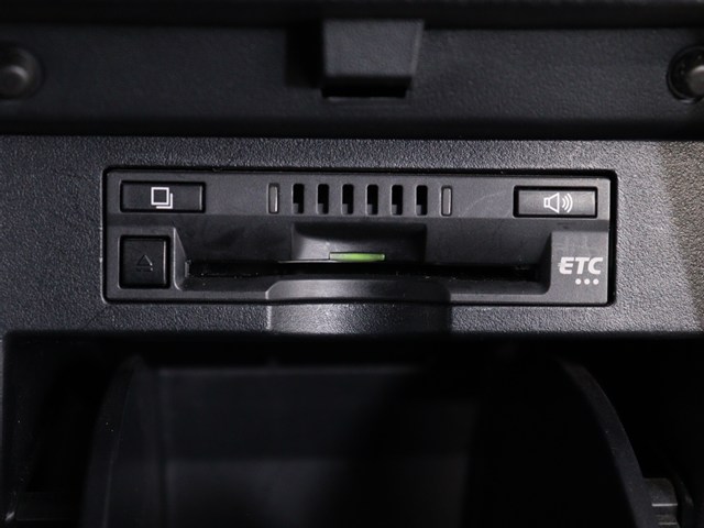 【ビルトインＥＴＣ】
後付けとは異なる一体感が魅力です｡
高速道路でストレスなく走行できます｡