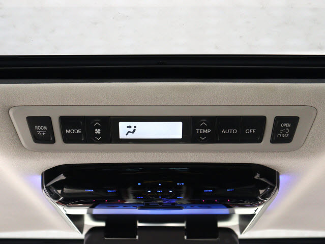 内装の状態も非常にクリーンな状態です｡
ご納車前には専門スタッフが
隅々までクリーニングを行います!