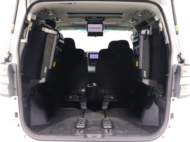 フルフラットでご利用可能です!
車中泊も可能な広々とした車内です｡
大人数のお出かけにもピッタリなお車です!