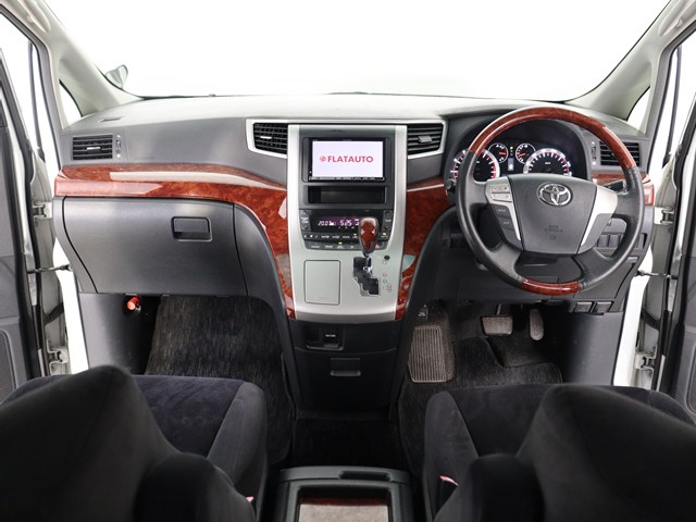 内装の状態も非常にクリーンな状態です｡
ご納車前には専門スタッフが
隅々までクリーニングを行います!