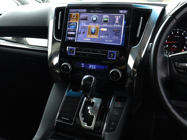 【大人気☆ＡＬＰＩＮＥ　１１インチナビ】
大画面で見やすいだけでなく､
インパネとの一体感もあり見た目も抜群!