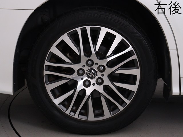 お客様のお好みの新品18インチ、19インチ、
20インチホイール装着可能！ダウンサスなど
ローダウンも取付可能です！ヴァルドやワー
クなどのメーカー品も取り寄せ可能です！