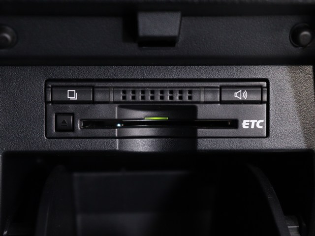 【ビルトインＥＴＣ】
後付けとは異なる一体感が魅力です｡
高速道路でストレスなく走行できます｡