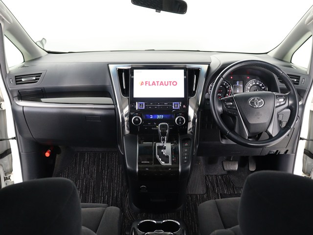 【運転席助手席も広々☆】
広々使えるのは後席だけではございません｡
国内最高峰ミニバンの特権ですね!