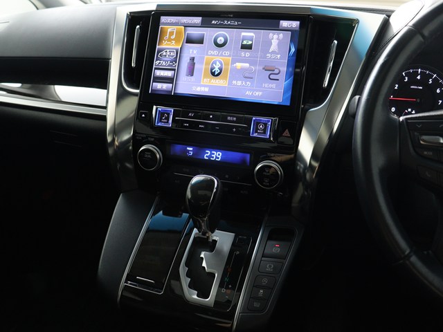 【大人気☆ＡＬＰＩＮＥ　１１インチナビ】
大画面で見やすいだけでなく､
インパネとの一体感もあり見た目も抜群!