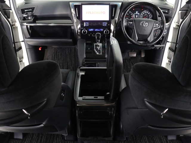 内装の状態も非常にクリーンな状態です｡
ご納車前には専門スタッフが
隅々までクリーニングを行います!