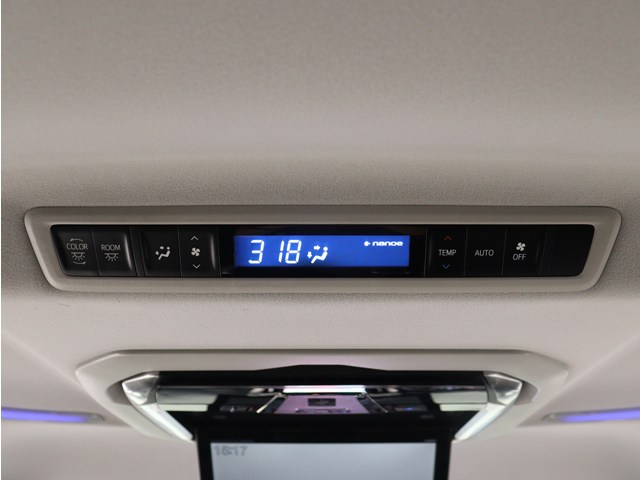 後部座席でエアコン温度をお好みで設定する
ことができます!