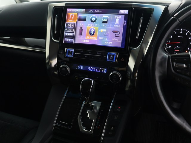【大人気☆ＡＬＰＩＮＥ　１１インチナビ】
大画面で見やすいだけでなく､
インパネとの一体感もあり見た目も抜群!