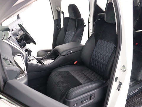 内装の状態も非常にクリーンな状態です｡
ご納車前には専門スタッフが
隅々までクリーニングを行います!