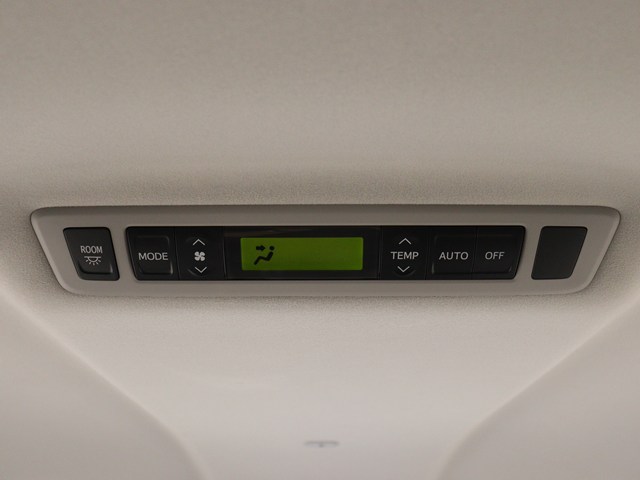 後部座席でエアコン温度をお好みで設定する
ことができます!