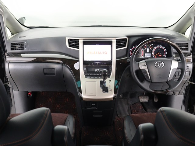 内装の状態も非常にクリーンな状態です｡
ご納車前には専門スタッフが
隅々までクリーニングを行います!