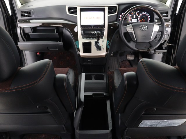 内装の状態も非常にクリーンな状態です｡
ご納車前には専門スタッフが
隅々までクリーニングを行います!