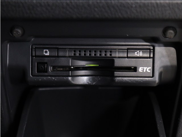 【ビルトインＥＴＣ】
後付けとは異なる一体感が魅力です｡
高速道路でストレスなく走行できます｡