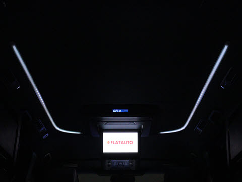 夜間に室内を照らすルームライトです♪