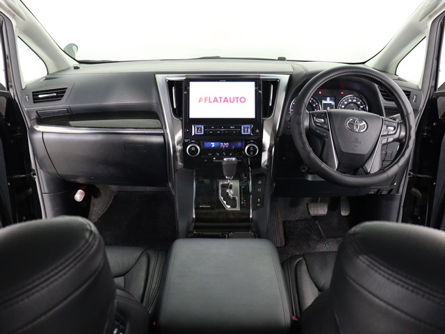 内装の状態も非常にクリーンな状態です｡
ご納車前には専門スタッフが
隅々までクリーニングを行います!