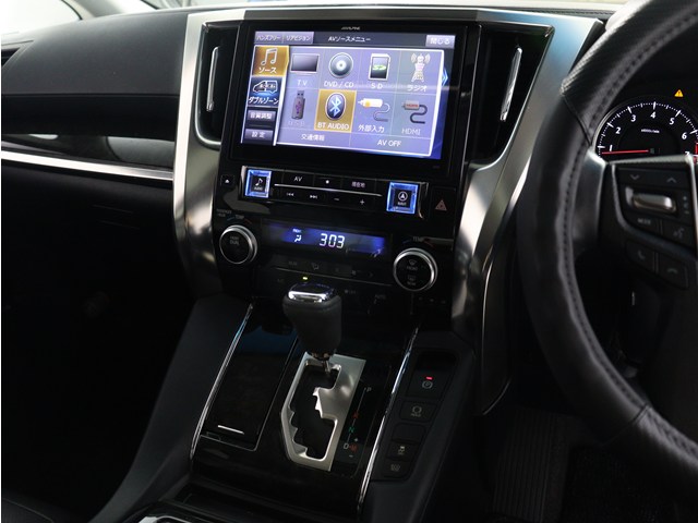 【大人気☆ＡＬＰＩＮＥ　１０インチナビ】
定価29万円相当の１０型ナビです♪
大画面で見やすいだけでなく､
インパネとの一体感もあり見た目も抜群!