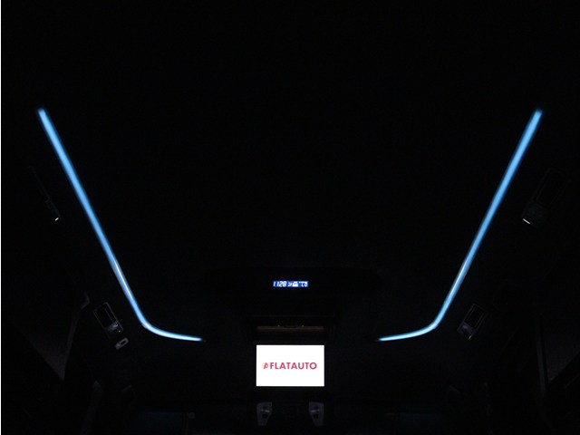 夜間に室内を照らしてくれるルームライトで
す♪♪