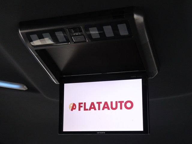 【後席モニター】
ミニバンの必須装備とも言える装備です!
後席の方も飽きることなくドライブが可能!